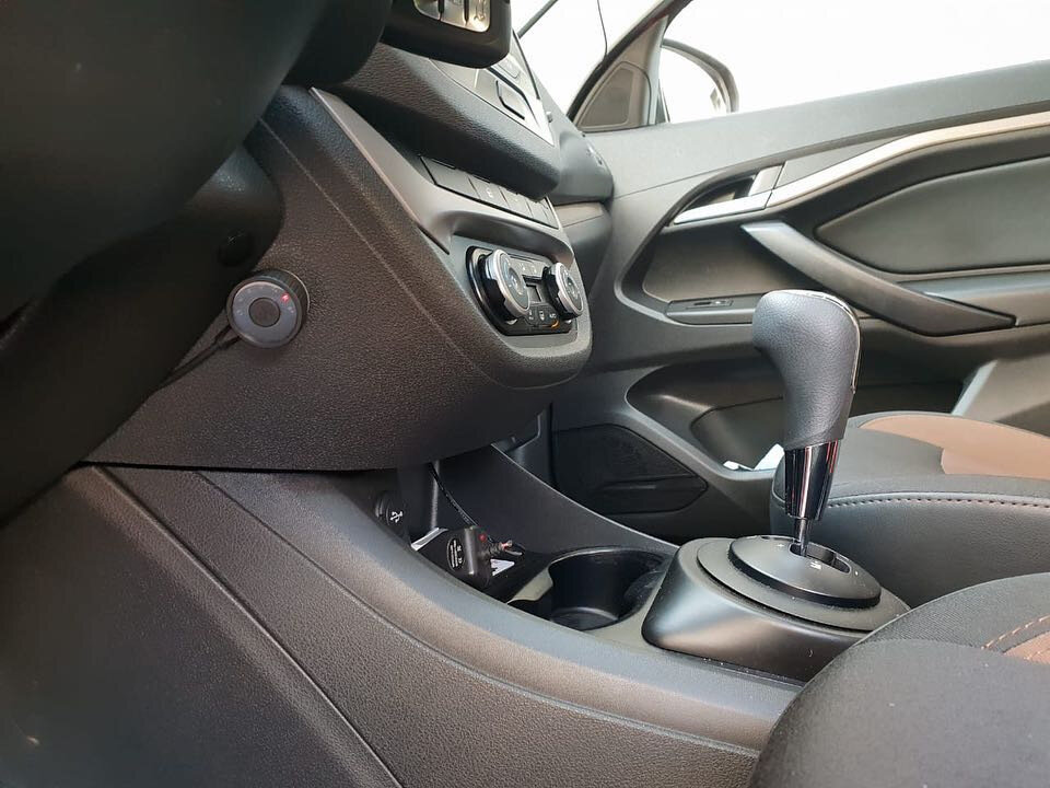 Установленный на Весту бустер RaceChip XLR