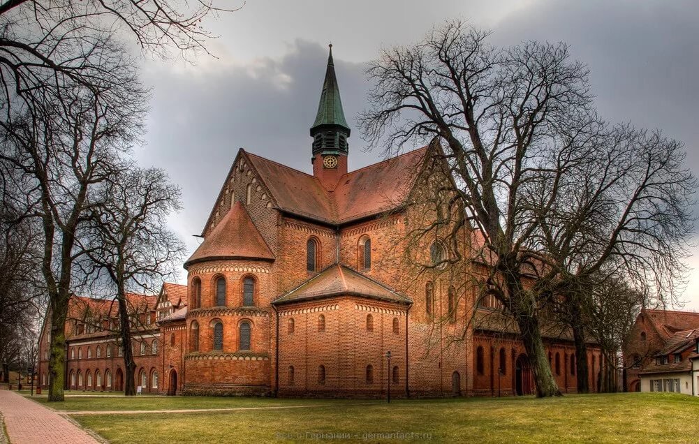 Монастырь Ленин.