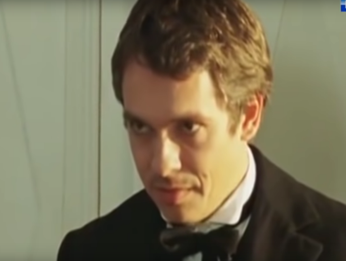 Кадр из фильма Глеба Панфилова "Без вины виноватые", снятого в кризисном 2008 году.