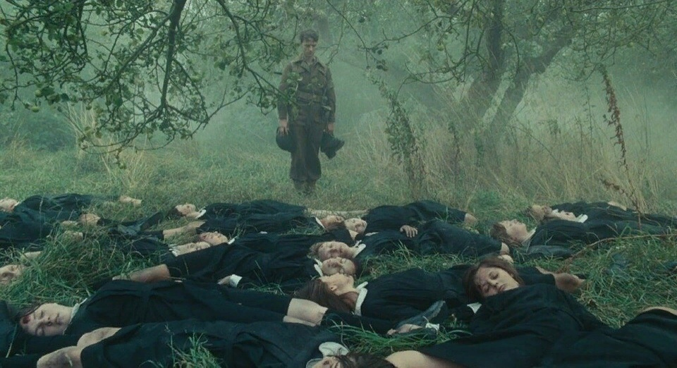 "Искупление".  Художественное воплощение холода и ужаса минувшей реальности.