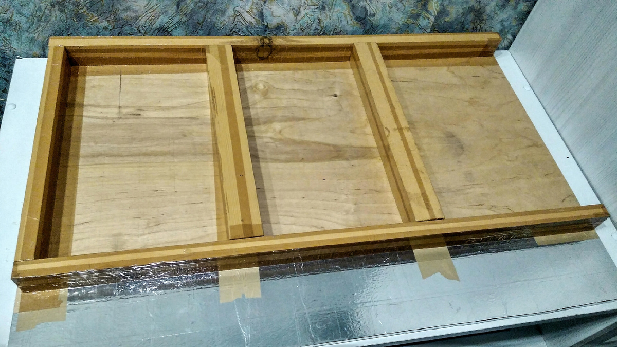 Опалубка закреплена на саморезы через основание