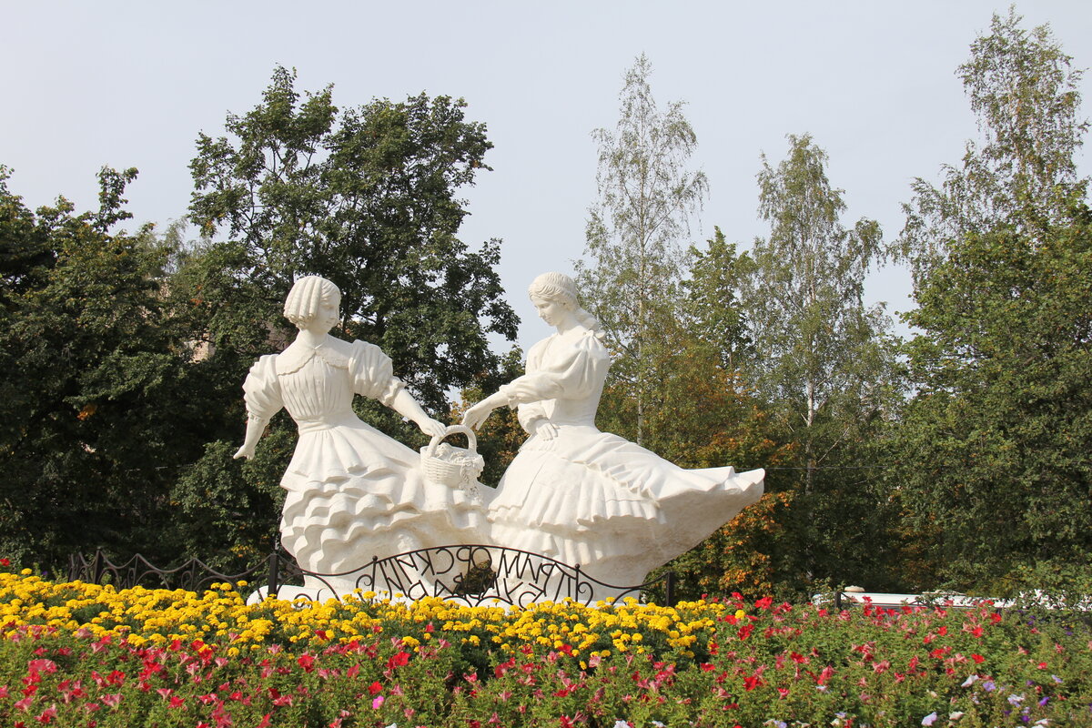 Две сестры Сестрорецк памятник