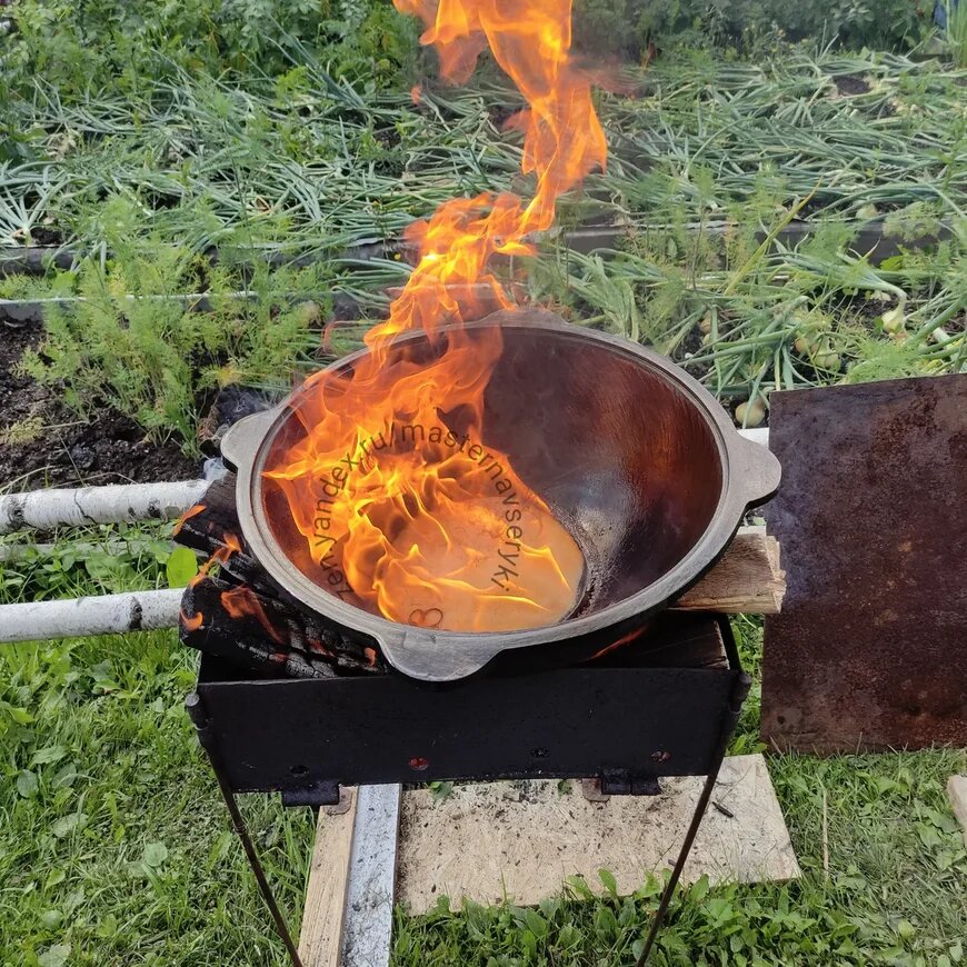 первое использование чугунного казана. обжиг казана. прокалка чугунного казана. очистка казана. прокалить казан из чугуна правильно.