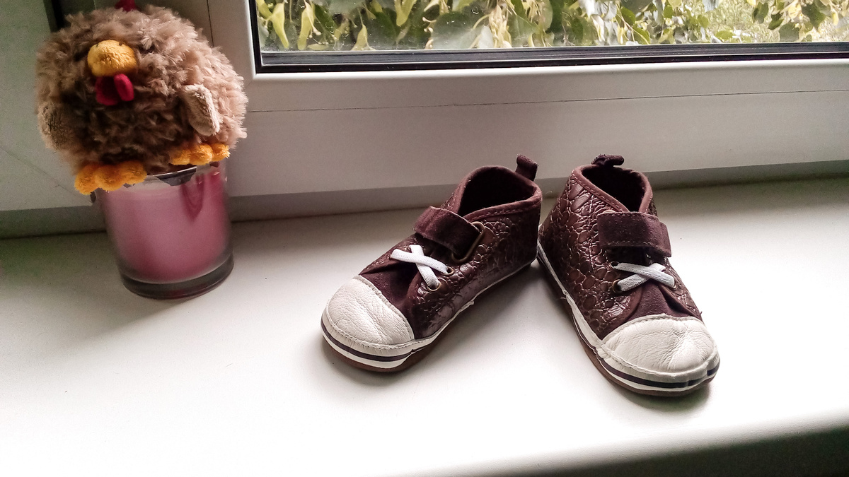 Одни из первых башмаков ждут дома