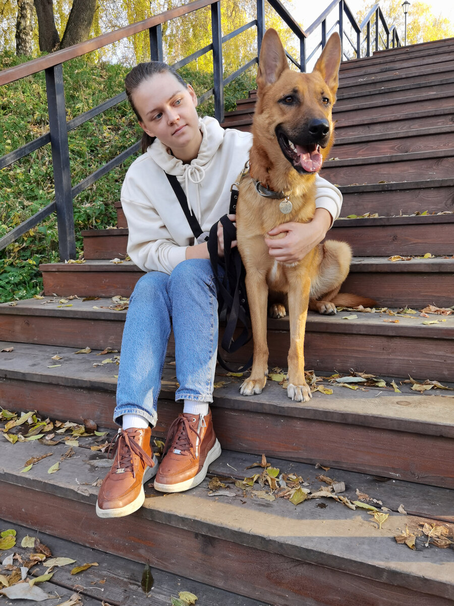 Экс-Рыжик с волонтёром Катей