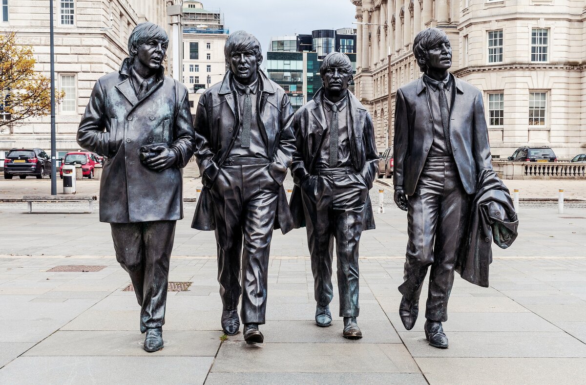 Памятник установленный группе The Beatles в городе Ливерпуле
