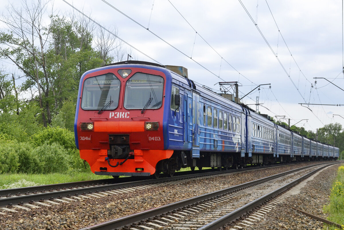 Электропоезд ЭД4М-0403. Источник: http://www.train-photo.ru/details.php?image_id=180548&mode=search