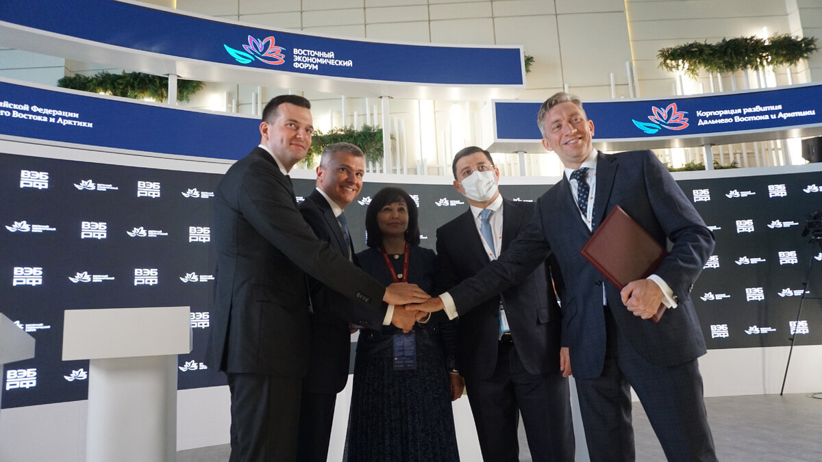 © Министерство Российской Федерации по развитию Дальнего Востока и Арктики / minvr.gov.ru (Подписание соглашения на ВЭФ-2021 по созданию города Спутник между Минвостокразвития РФ, Корпорацией развития Дальнего Востока и Арктики, Правительством Приморского края, ВЭБ.РФ и ООО "ПроГород")