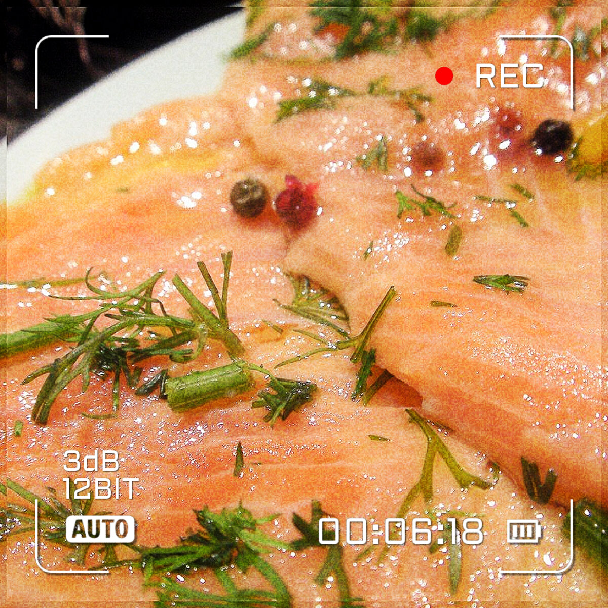 Лосось, засоленный в оливковом масле