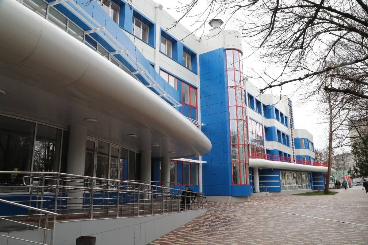 Новый спорткомплекс похож на многопалубный лайнер