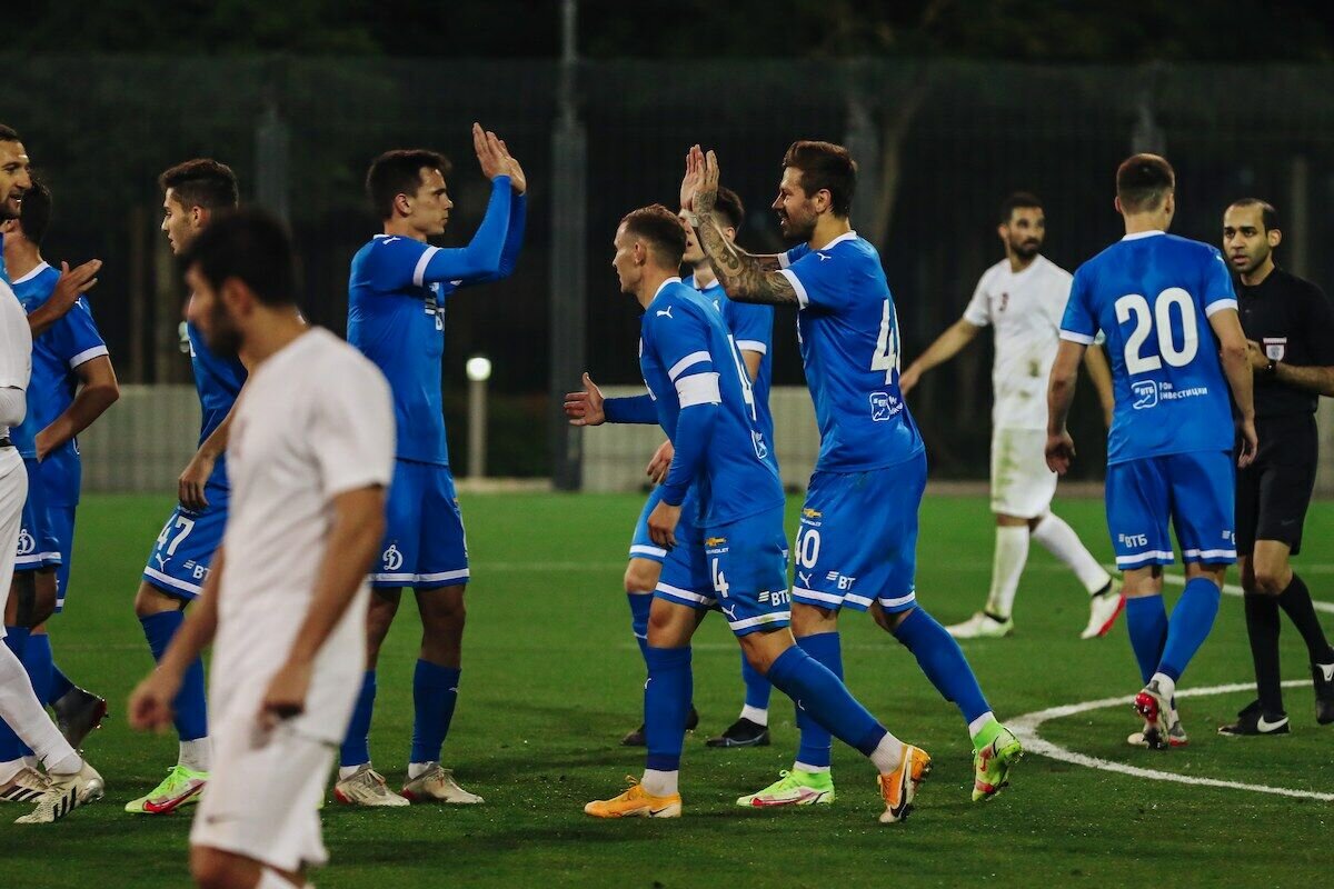 Пари нн динамо. Динамо москва футбольный клуб. Футбол рпл. Динамо москва футбольный клуб. Динамо киев 1998.