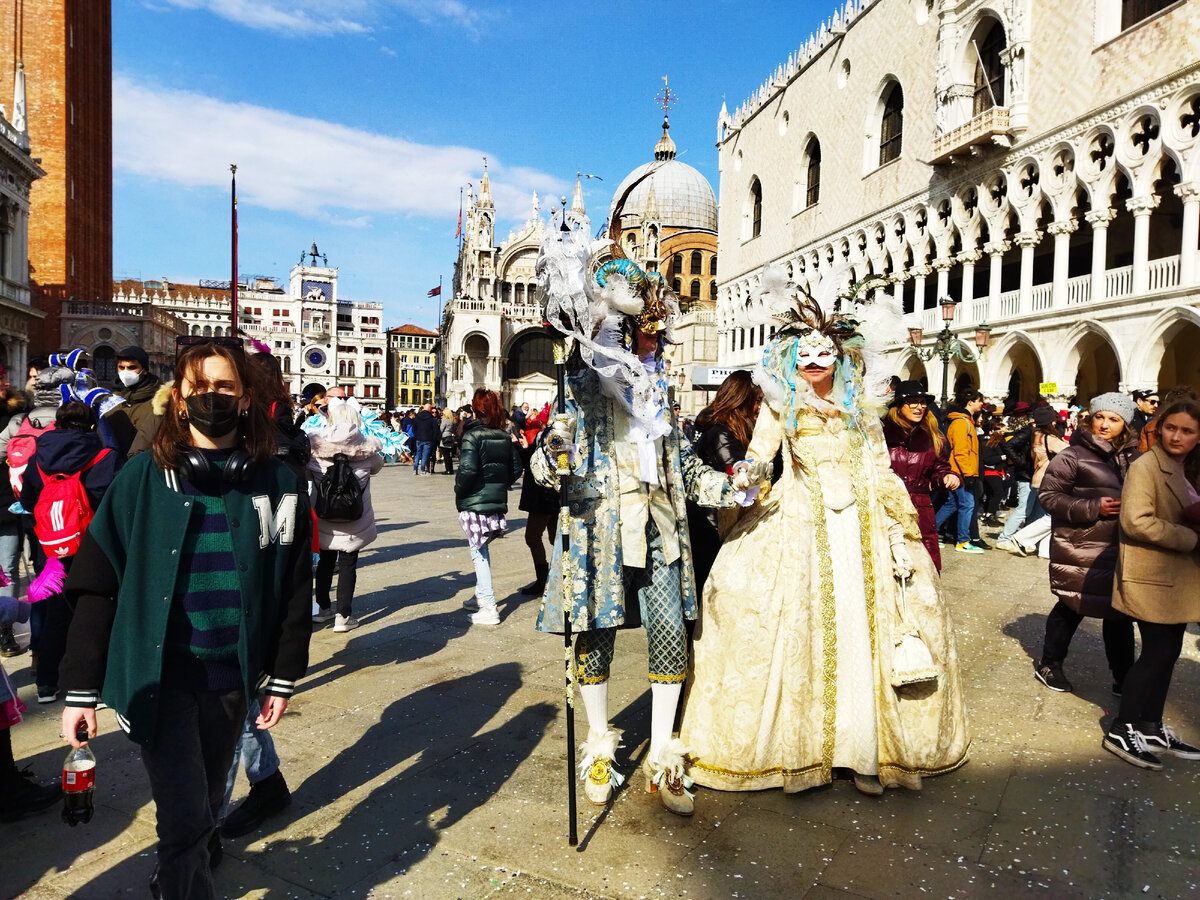  Я слышала от моих гостей, что карнавал в Венеции просто великолепен, стоит посмотреть. Но случился ковид...