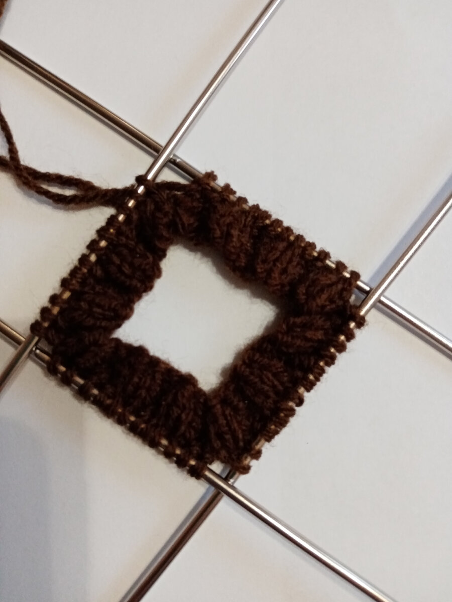 по 12 петель на спице