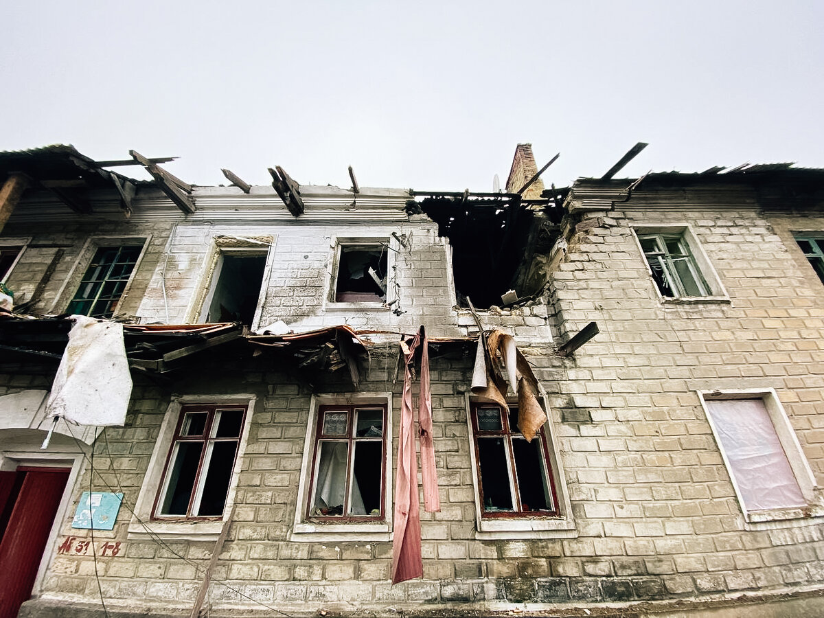 Донецк. Последствия обстрела ВСУ жилых кварталов. Фото © LIFE / Антон Старков

