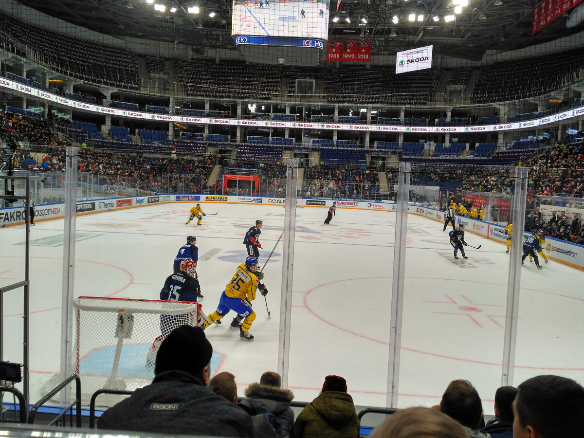 Синие - финны, желтые - шведы.