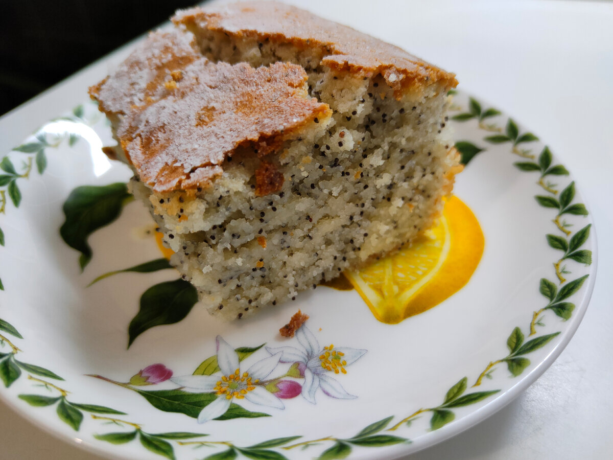 Попробуйте приготовить - это один из самых простых и вкусных сладких пирогов, из доступных продуктов. 