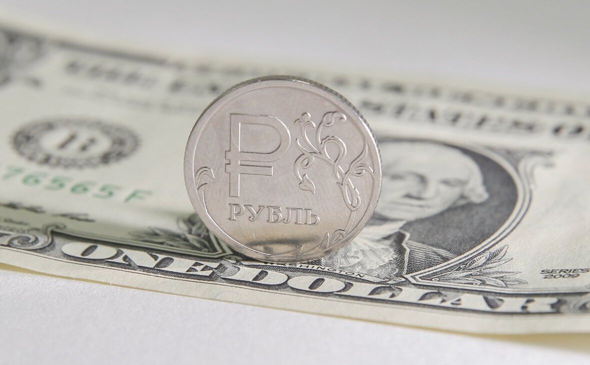 Игра с рублем, кто кого?
