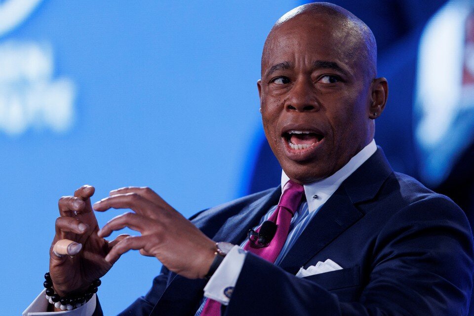     Мэр Нью-Йорка объявил чрезвычайное положение из-за нехватки детских смесей  REUTERS