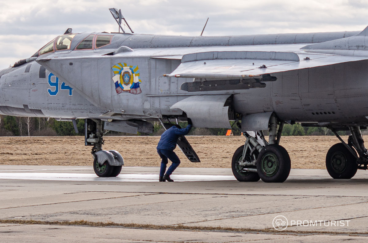 Загадочный ритуал перед взлётом МиГ-31 🤷‍♂️🛩🙇‍♂️7