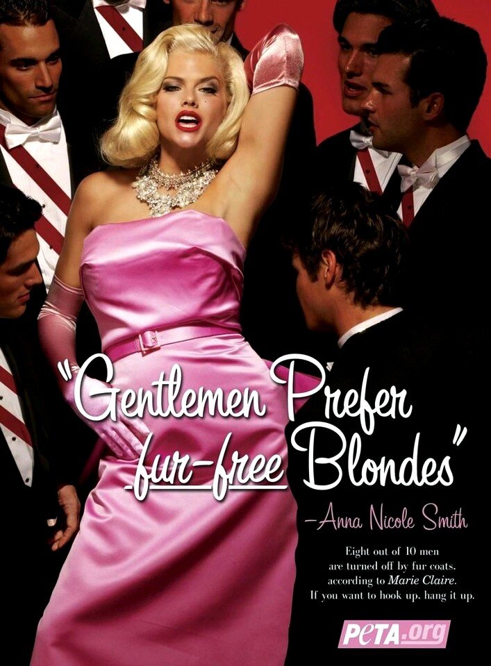 Анна-Николь Смит в воссоздании фильма Монро «Джентльмены предпочитают блондинок».