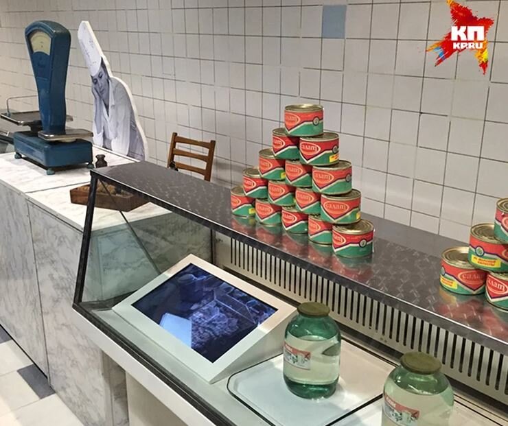 Экспозиция Ельцин-центра «Пустые прилавки 90-х» (иллюстрация - фото КП.РУ)