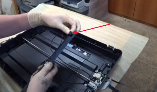 Слева находится лист, который мы отсканировали до ремонта, а справа после ремонта