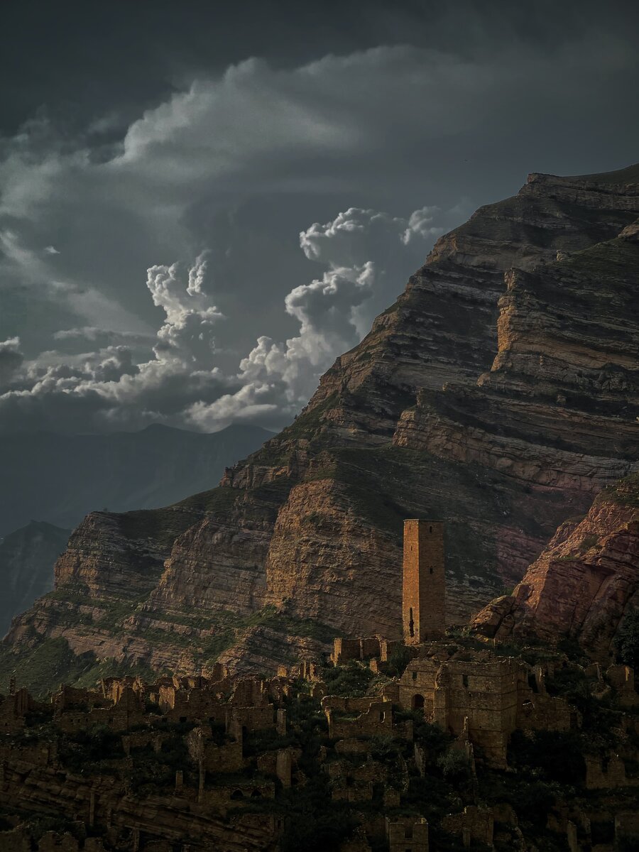 ПРОНЗИТЕЛЬНЫЕ АУЛЫ. Вы будете встречать фантастические заброшенные аулы со сторожевыми башнями и крутыми узкими улочками