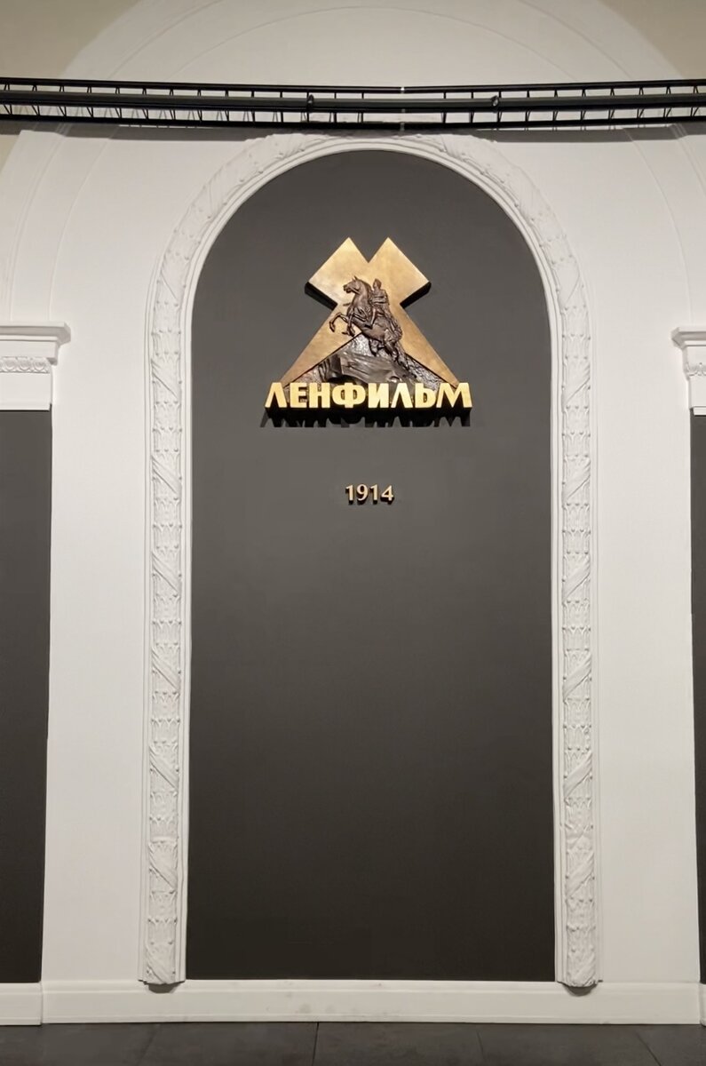 Всем знакомый логотип.