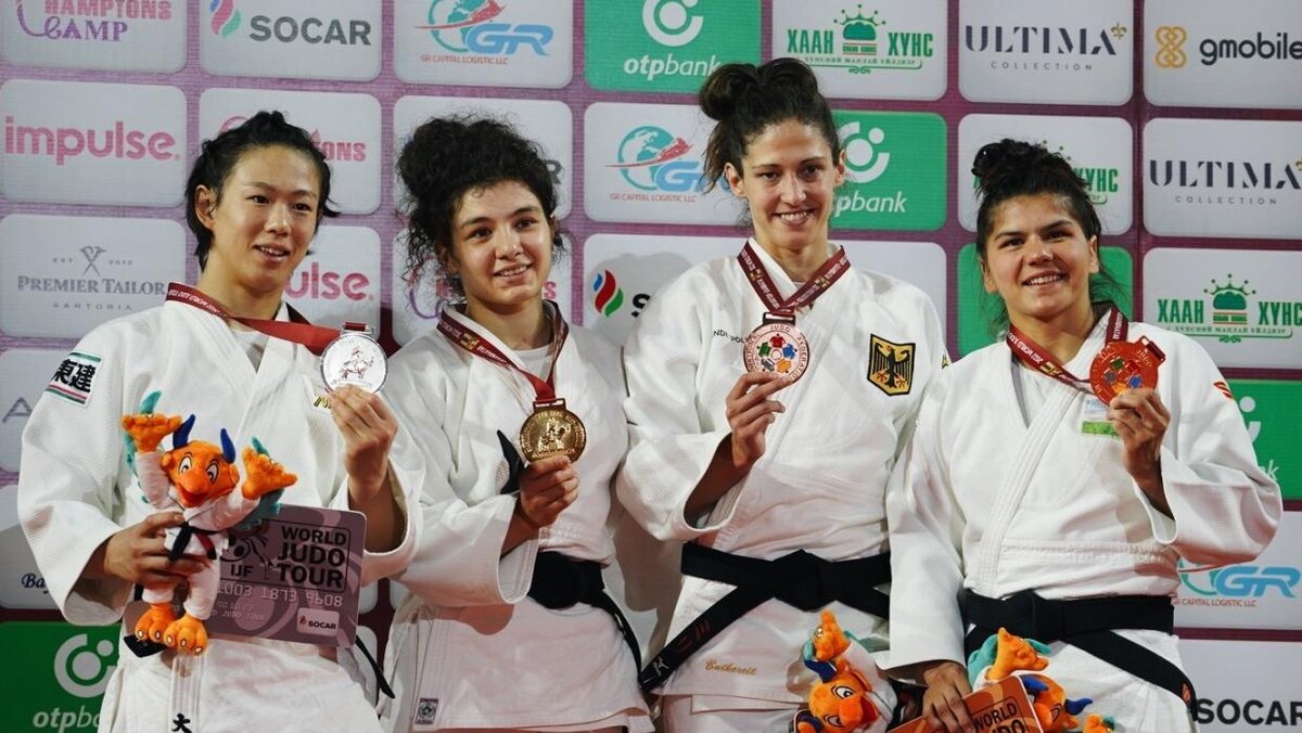 Мадина Таймазова (вторая слева) — один из авторов успеха на турнире в Монголии /Федерация дзюдо России