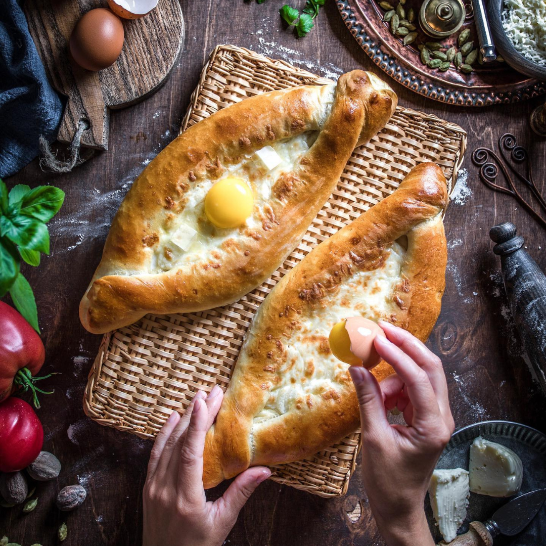 Фуд фото хачапури по аджарски