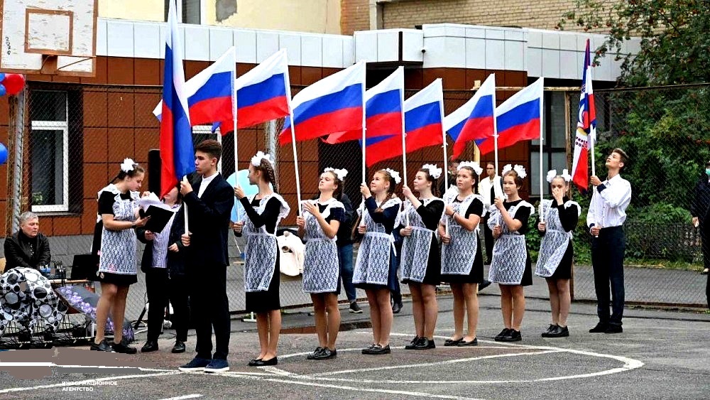 О государственном флаге и гимне России в школе... Не переборщить бы!0