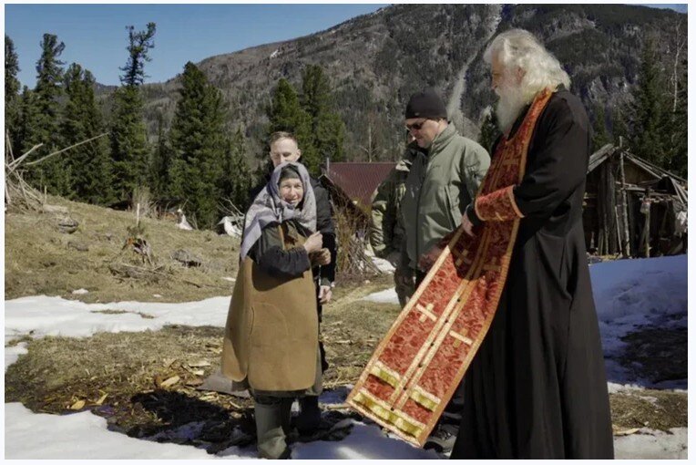 Агафья с гостями. Фото пресс-службы МИРЭА