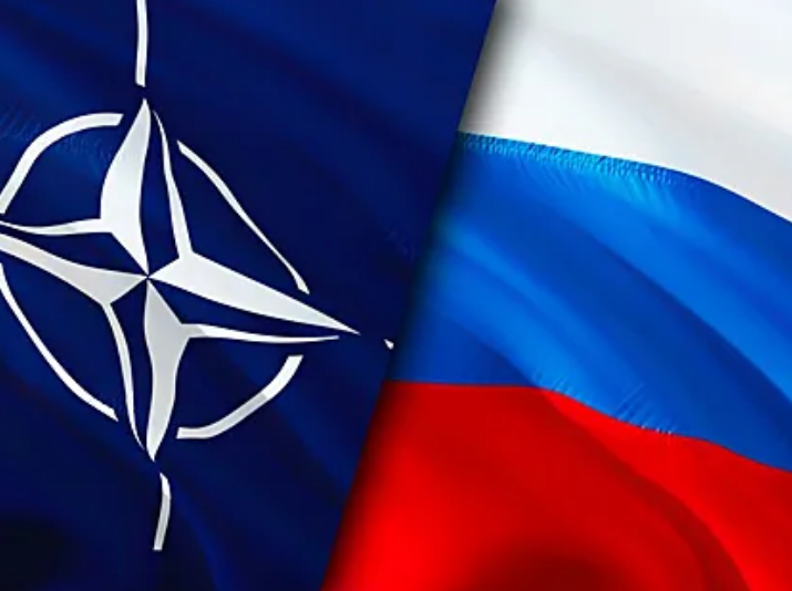 НАТО целенаправленно испытывает на прочность Россию, направляя военный флот и авиацию к границам страны. Об этом говорится в материале, опубликованном на сайте министерства иностранных дел, сообщает "Москва 24". "При этом наши ответные меры адекватны, соразмерны и сдержанны", – отметили в ведомстве.  В МИД подчеркнули, что Россия ничего не делала для ухудшения отношений с НАТО, вина за их деградацию полностью лежит на Альянсе. А действия России носят оборонительный характер. Ранее глава МИД РФ Сергей Лавров заявил, что США обложили территорию Российской Федерации своими военными базами и продолжают нагнетать военную истерию у ее границ.