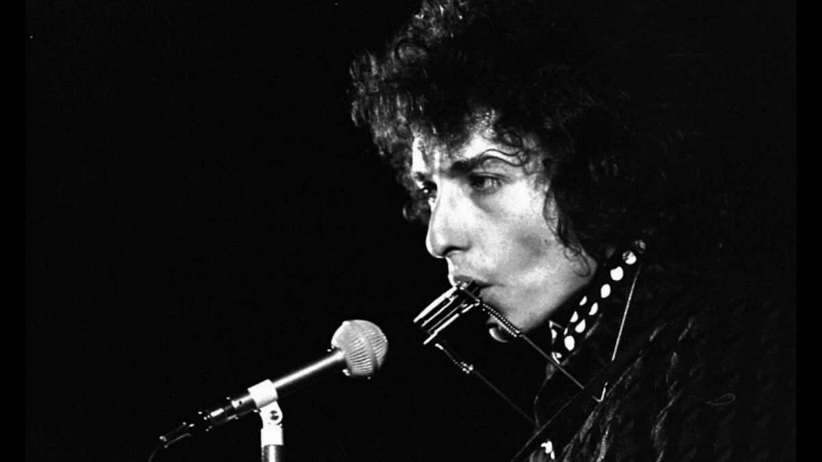 Боб Дилан во время выступления, 1966 год