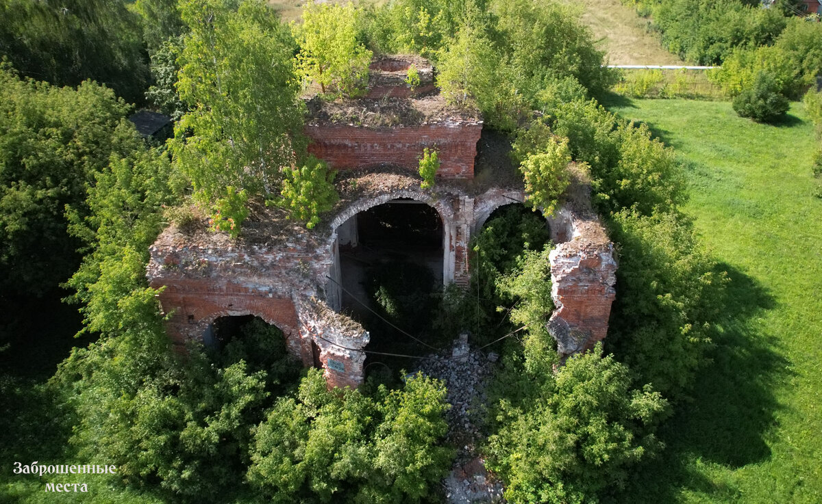 Руины храма Успения Пресвятой Богородицы в селе Ворсино