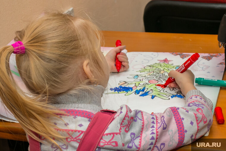    Лучше всего прокалывать уши ребенку, когда он будет в сознательном возрасте, заявила Мамаева