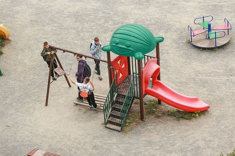 Всегда есть альтернатива: маяться от безделья на детской площадке или заниматься спортом, который тебе по душе. 