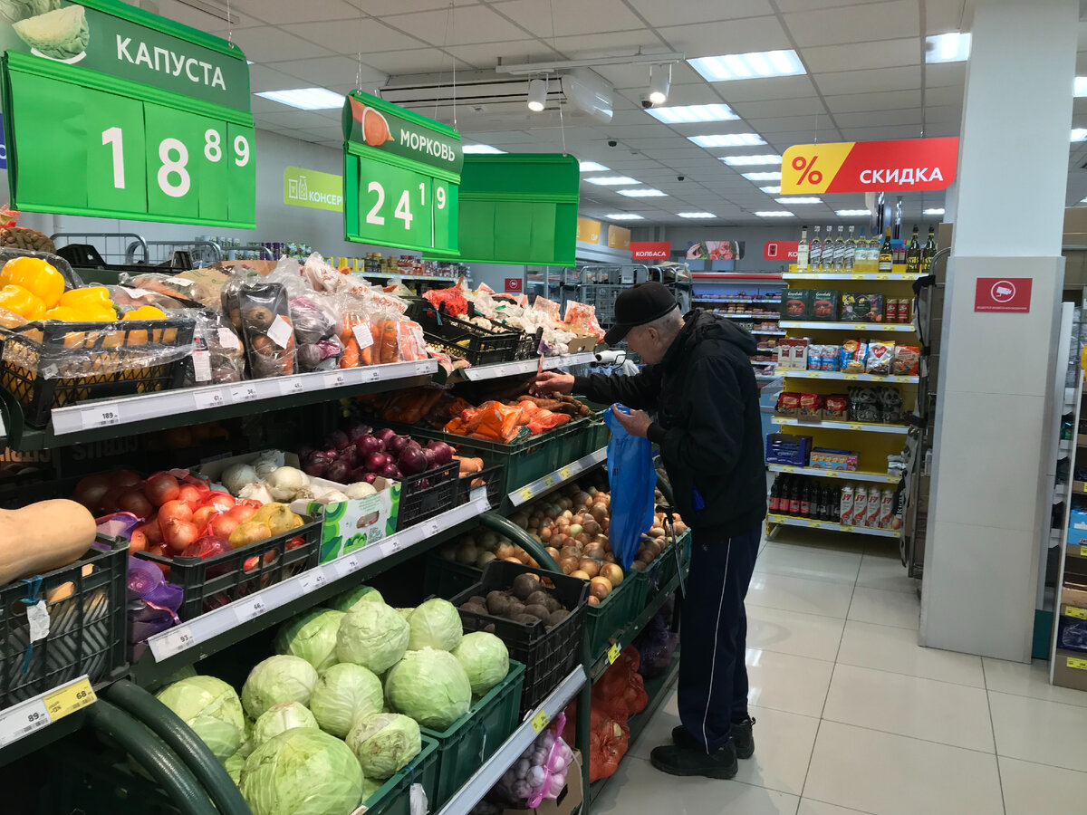 Капуста белокочанная по 18.89 руб., а морковка красная по 24.19. 