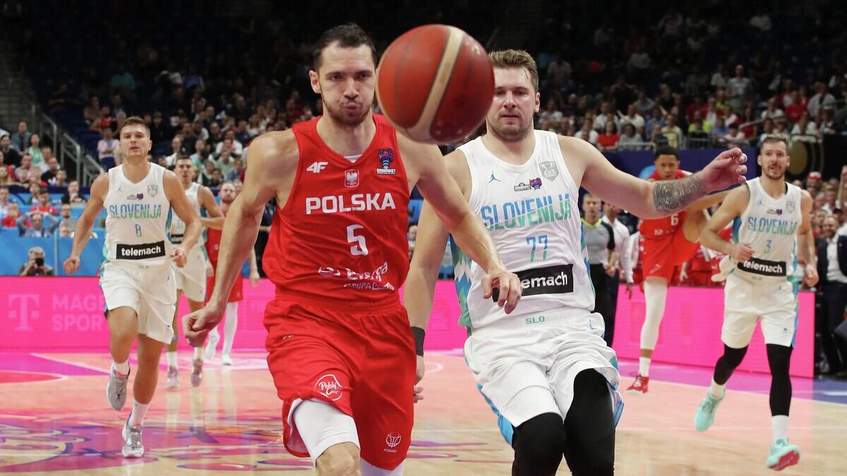    Аарон Сель и Лука Дончич (справа)© AFP 2022 / OLIVER BEHRENDT