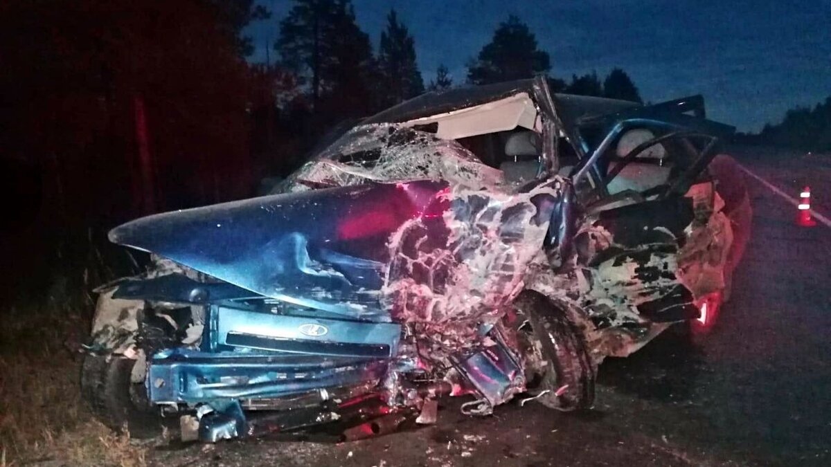    Водитель выехала на встречку для обгона и столкнулась с Toyota.