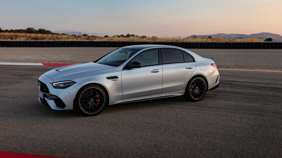 Фото: Mercedes-Benz📷Mercedes-AMG C 63 S E Performance