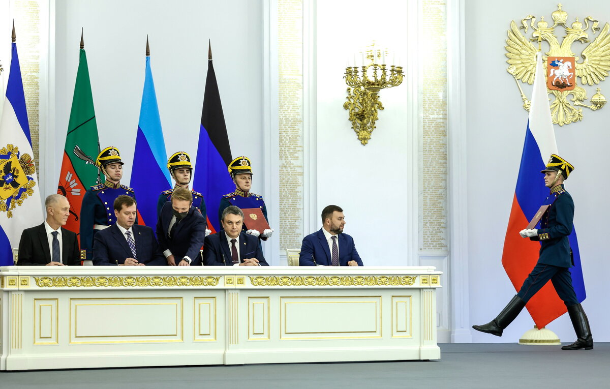    Глава военно-гражданской администрации Херсонской области Владимир Сальдо, глава военно-гражданской администрации Запорожской области Евгений Балицкий, глава ЛНР Леонид Пасечник и глава ДНР Денис Пушилин   Дмитрий Астахов/POOL/ТАСС