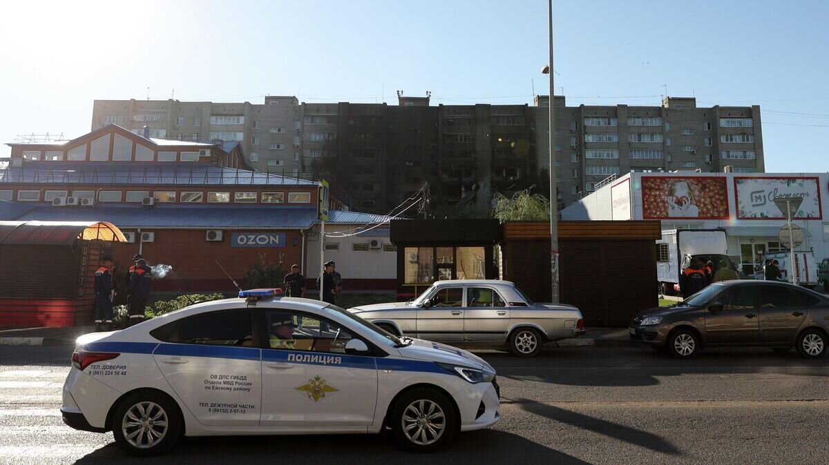    Многоэтажный дом, повреждённый в результате крушения сверхзвукового истребителя-бомбардировщика Су-34 в Ейске© РИА Новости / Виталий Тимкив