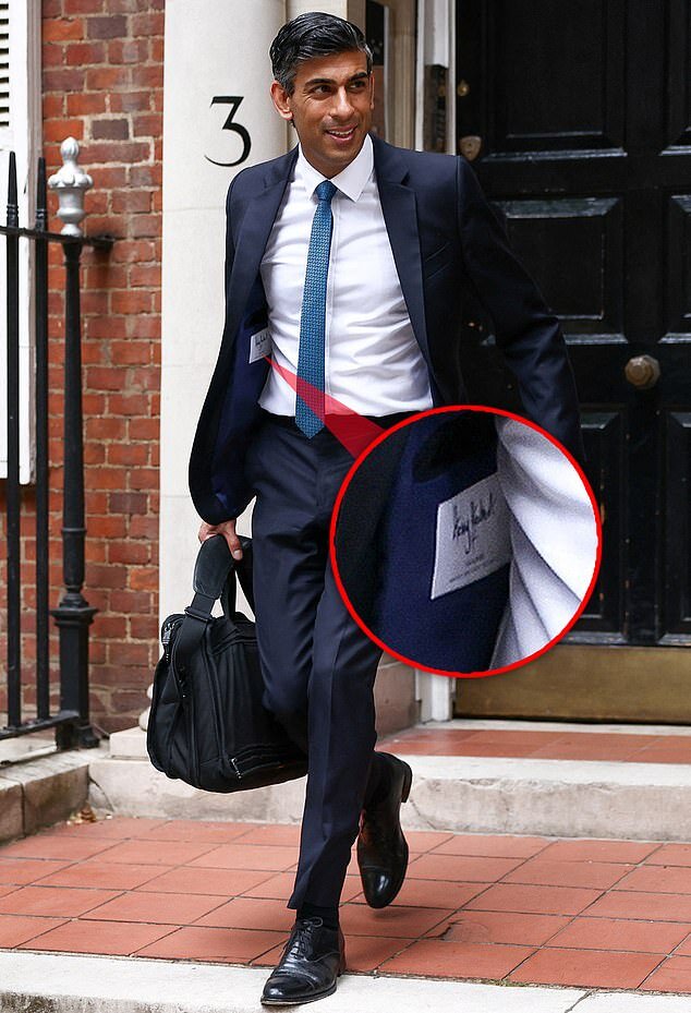 Риши Сунак был замечен в костюме Henry Herbert стоимостью 3500 фунтов стерлингов. Фотография из открытого источника.