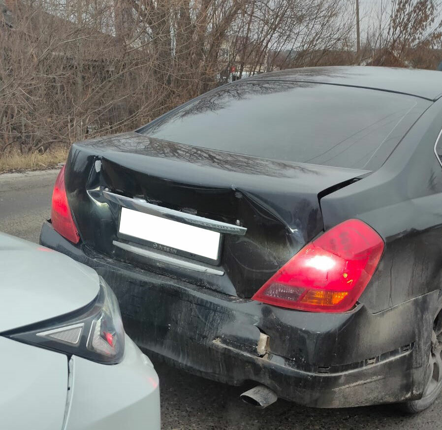 Фотография с места ДТП а/м Nissan Teana и а/м Toyota RAV 4