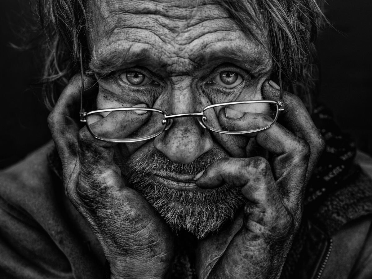 Старики бомжи. Lee Jeffries. Портрет бомжа. Ли Джеффрис фотограф. Бездомный старик портрет.