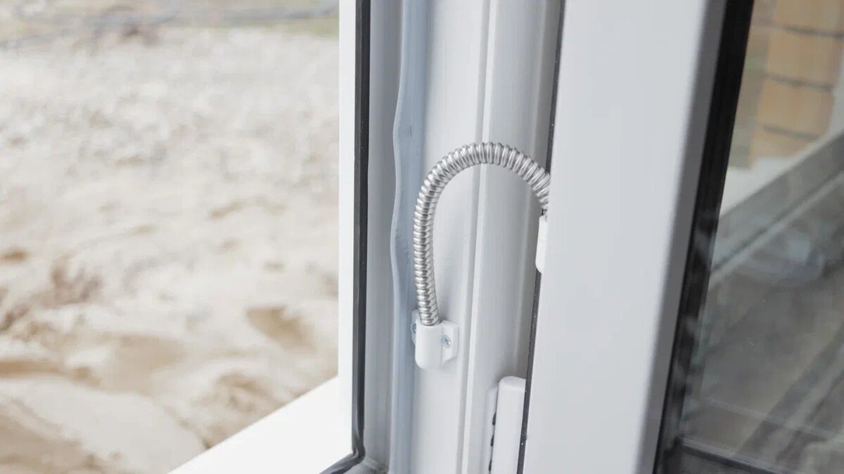 На первый взгляд окно с подогревом ничем не отличается от обычного стеклопакета