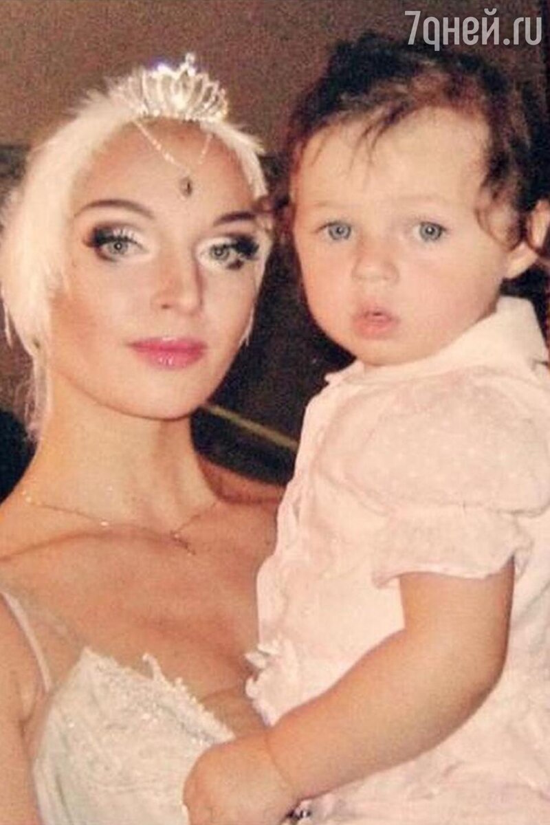    Анастасия Волочкова с дочерью Ариадной Соцсети