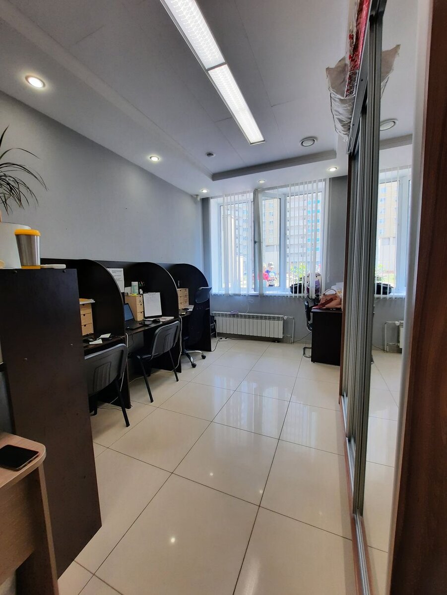 Сдается в долгосрочную аренду торгово-офисное помещение, общая площадь 99 м2 (г. Екатеринбург, ул. Библиотечная, д. 45). Анна Геннадьевна Юнышева +7 (952) 728 44 78 / yunysheva.a@bn-1.ru