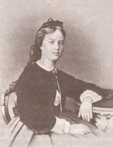 Анна в юности